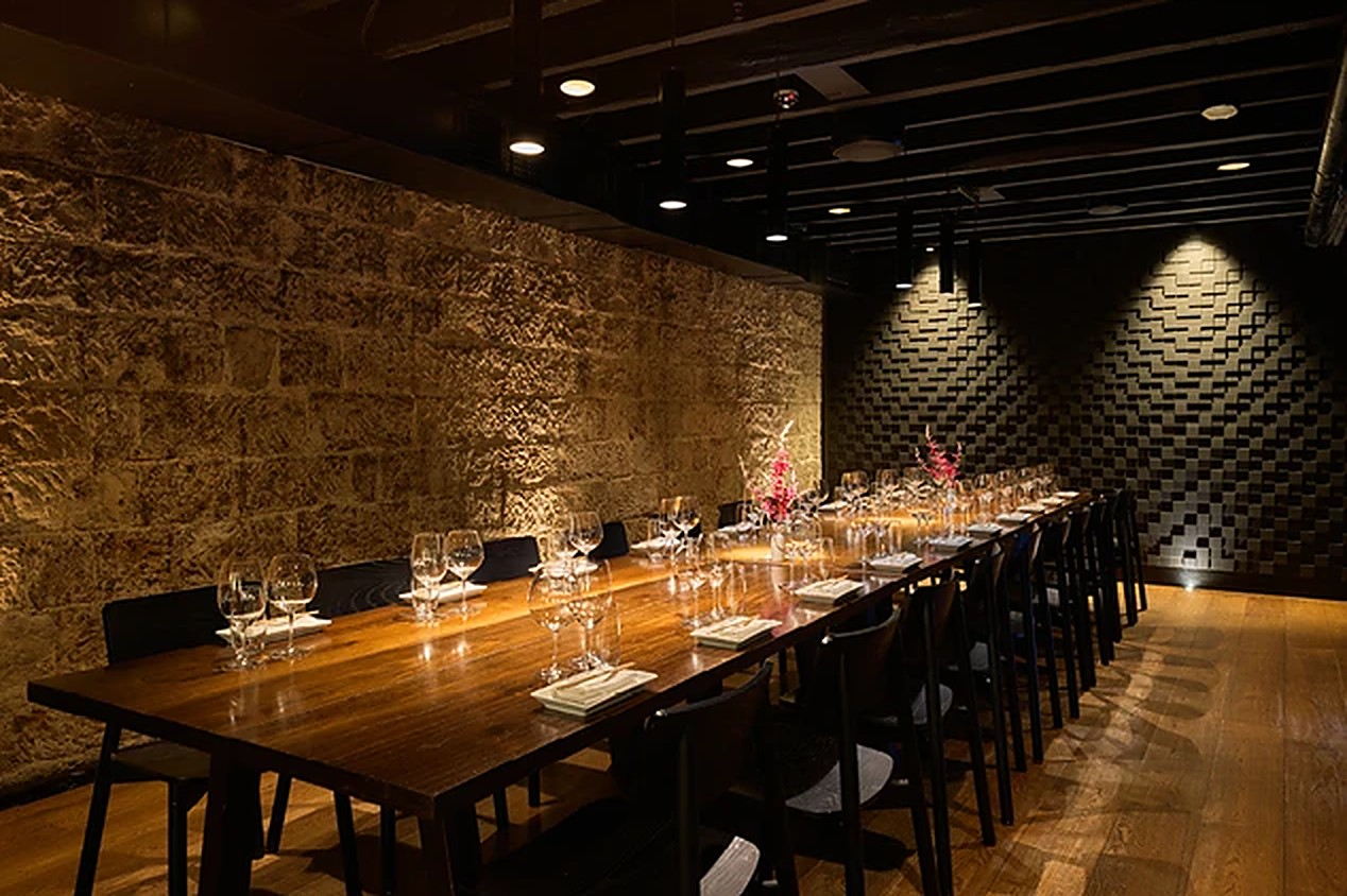 A private dining room set for an Innovatus Media executive dinner